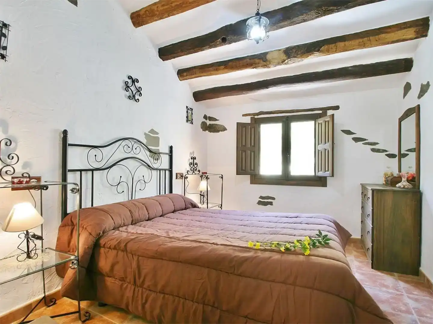 Dormitori de Finca rústica en venda en Laroya amb Jardí privat, Piscina i Moblat