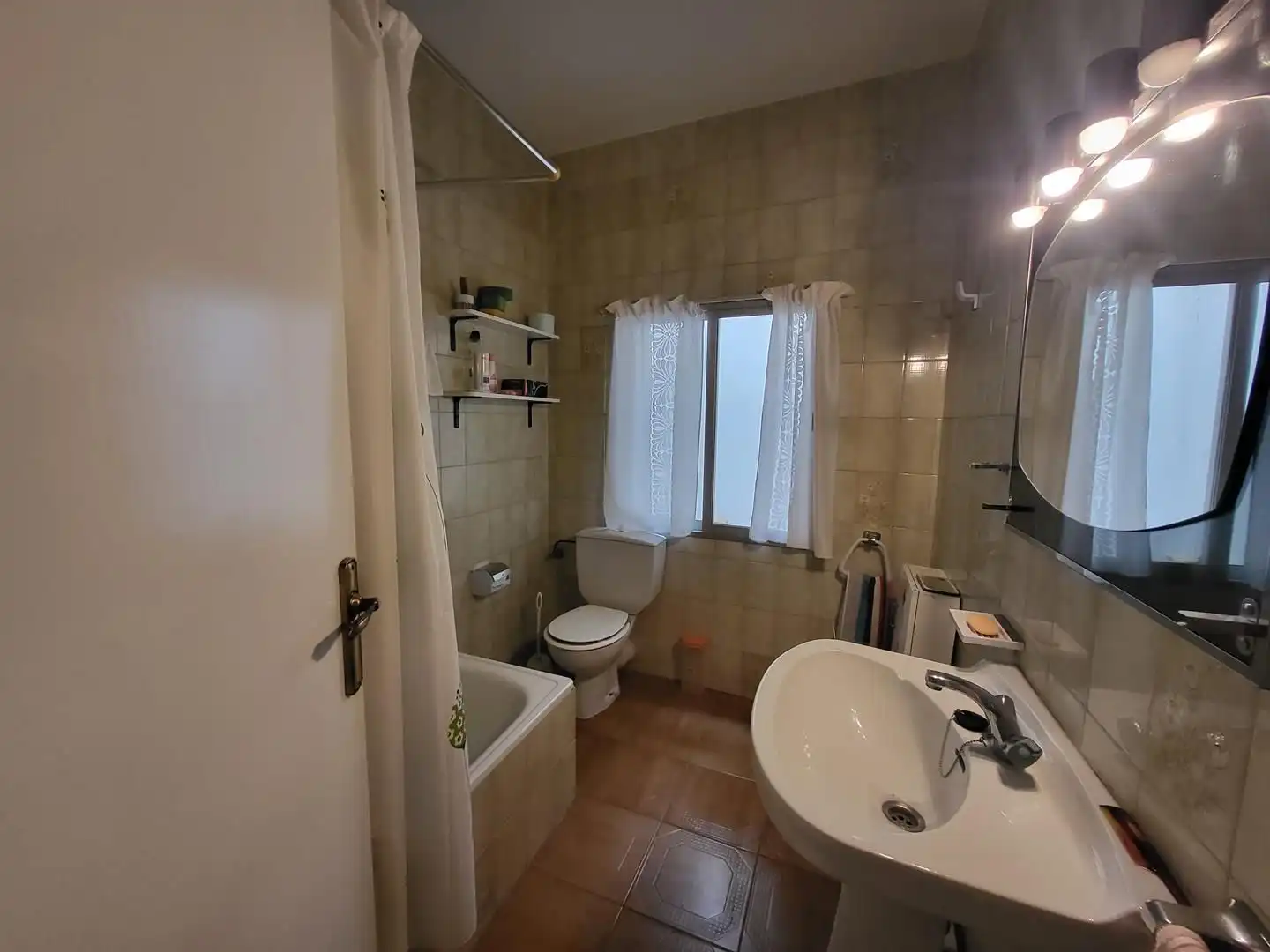 Bany de Casa o xalet en venda en El Picazo   amb Calefacció, Terrassa i Moblat