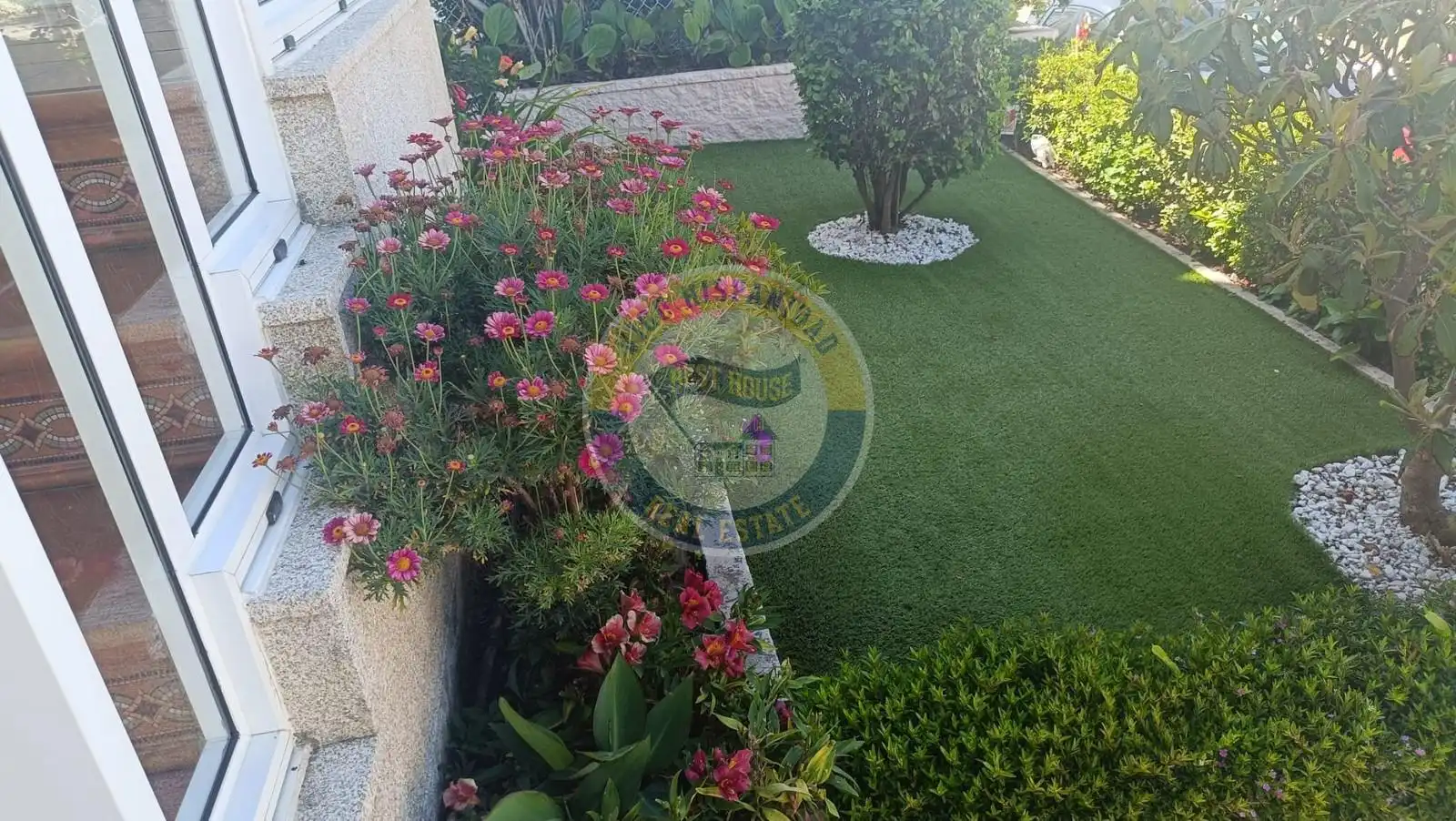 Jardín de Casa adosada en venta en Vigo  con Calefacción, Terraza y Trastero
