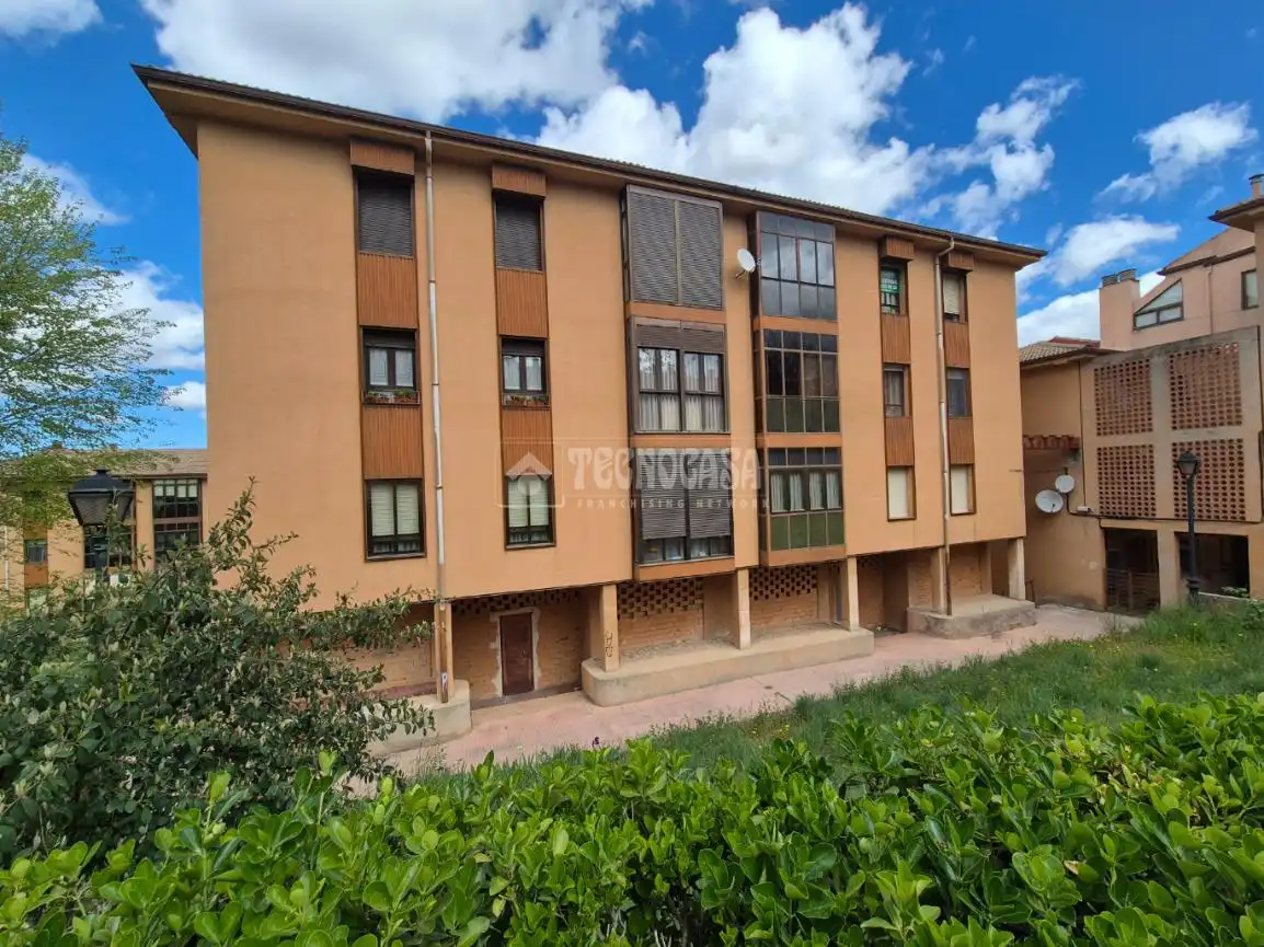 Vista exterior de Pis en venda en Sigüenza amb Calefacció