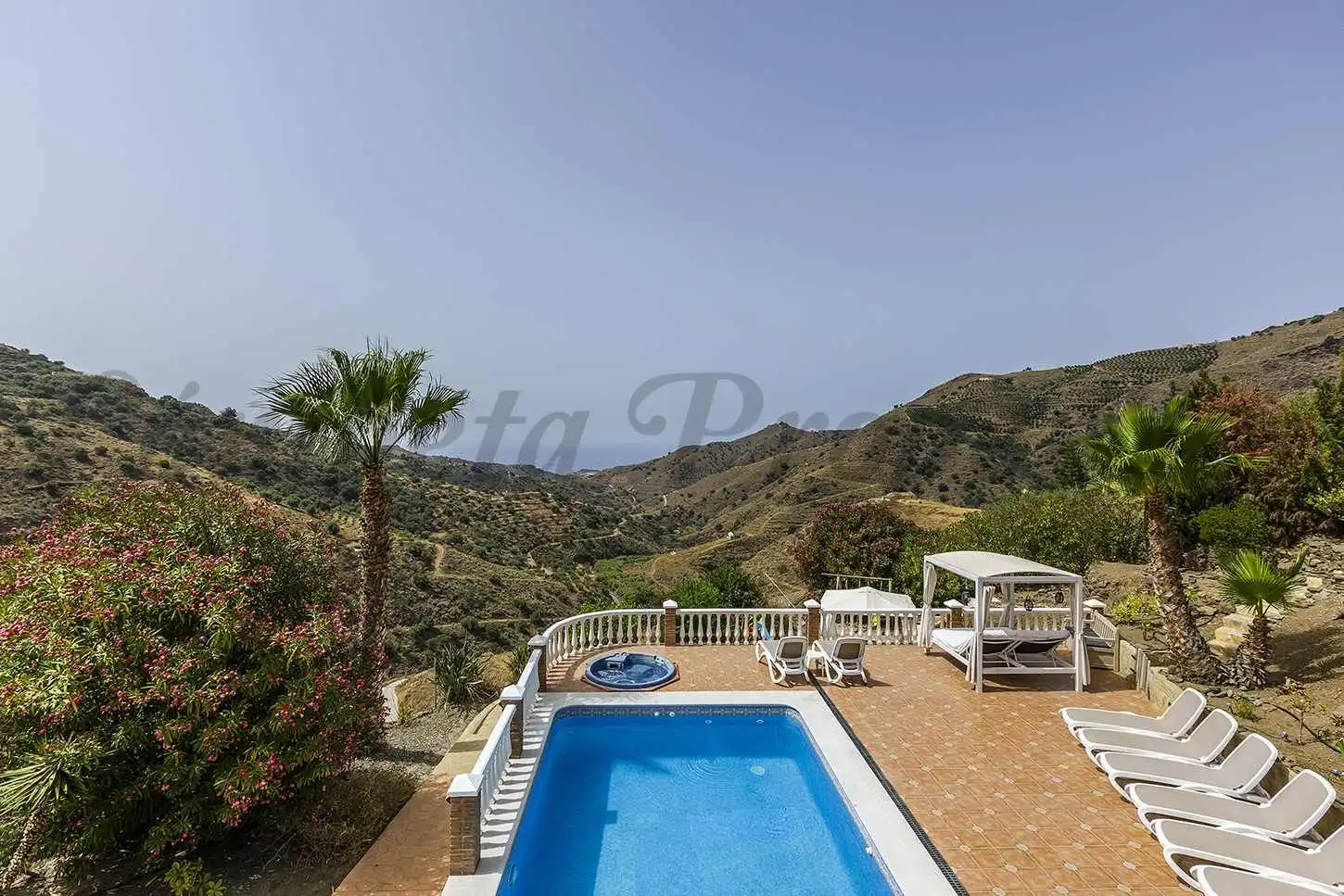 Casa amb piscina en venda a Sayalonga, imagen 3