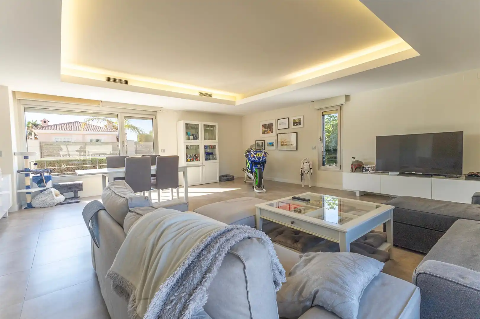 Sala d'estar de Casa o xalet en venda en Alicante / Alacant amb Aire condicionat, Calefacció i Jardí privat