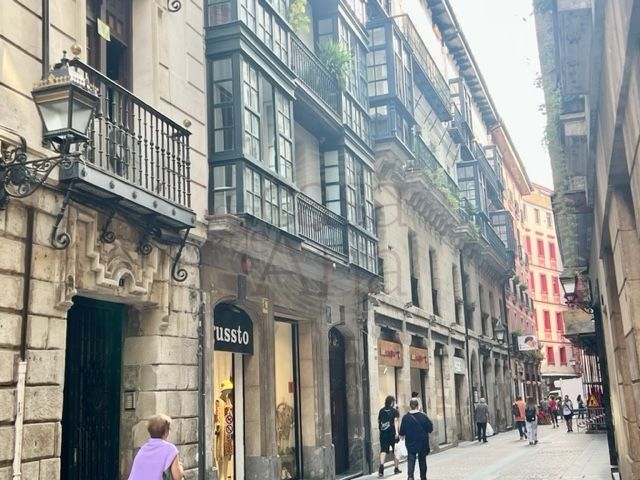 Vista exterior de Pis en venda en Bilbao  amb Aire condicionat, Calefacció i Balcó