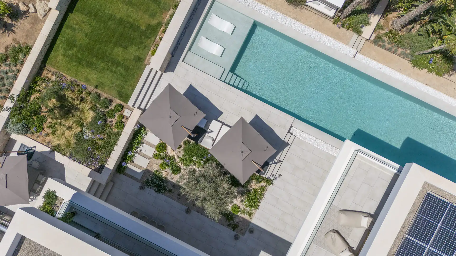 Swimming pool of Houses for sale in Calvià  with Air Conditioner, Heating and Parquet flooring