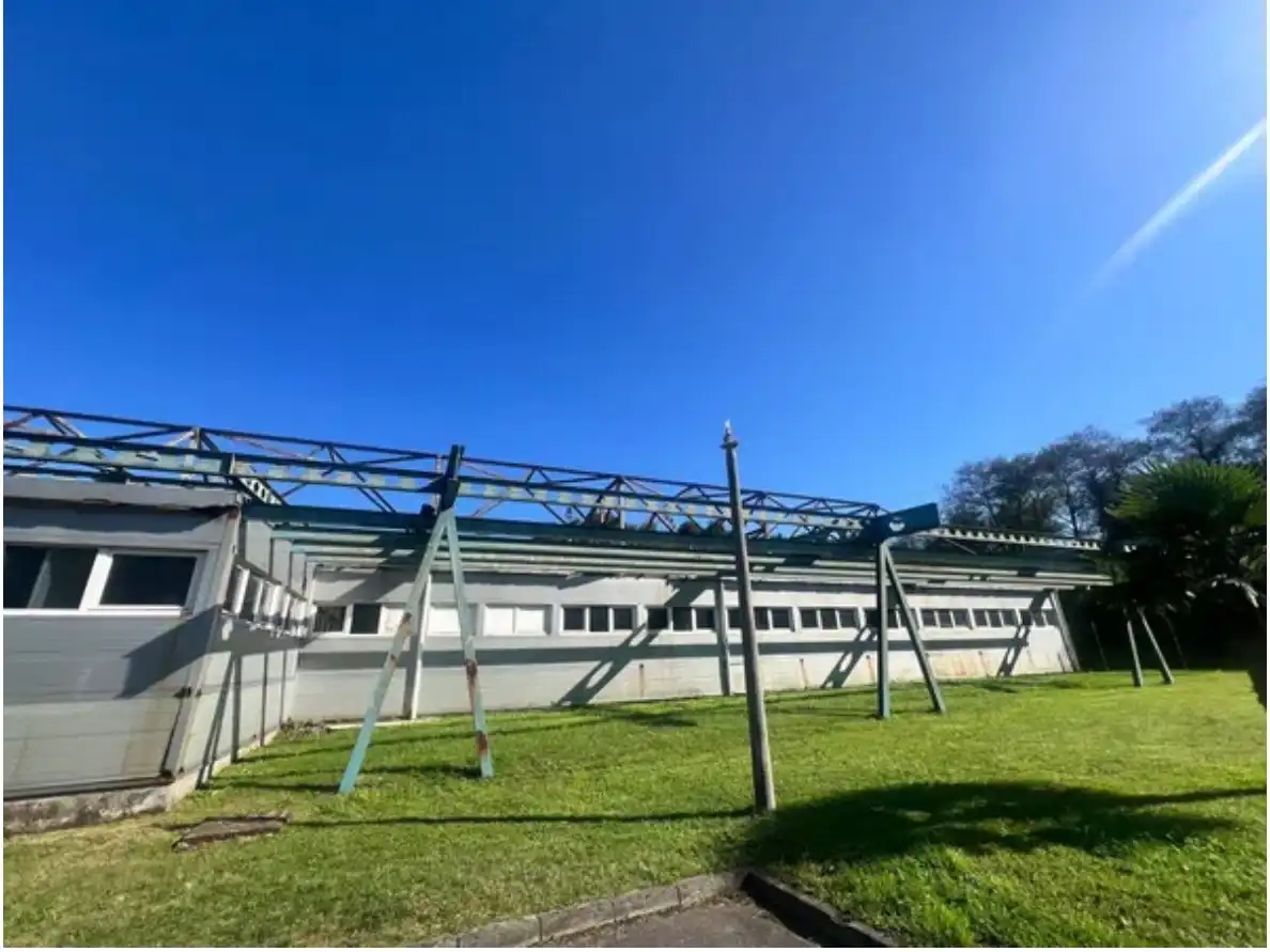 Vista exterior de Local en venta en Gijón  con Alarma