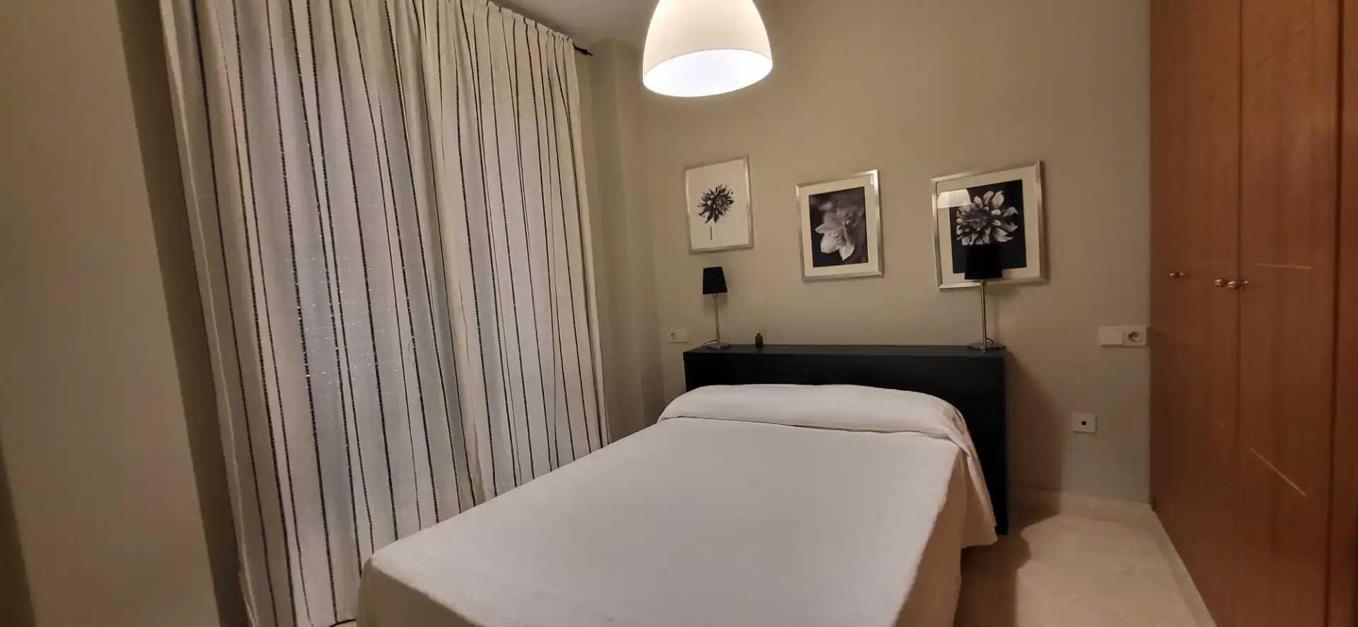 Habitación de Piso de alquiler en Málaga con Aire acondicionado, Calefacción y Amueblado