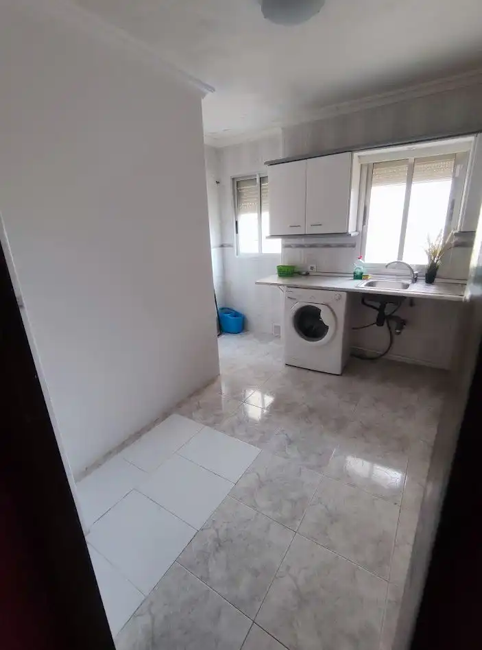 Kitchen of Flat for sale in Sevilla  with Air Conditioner and Storage room