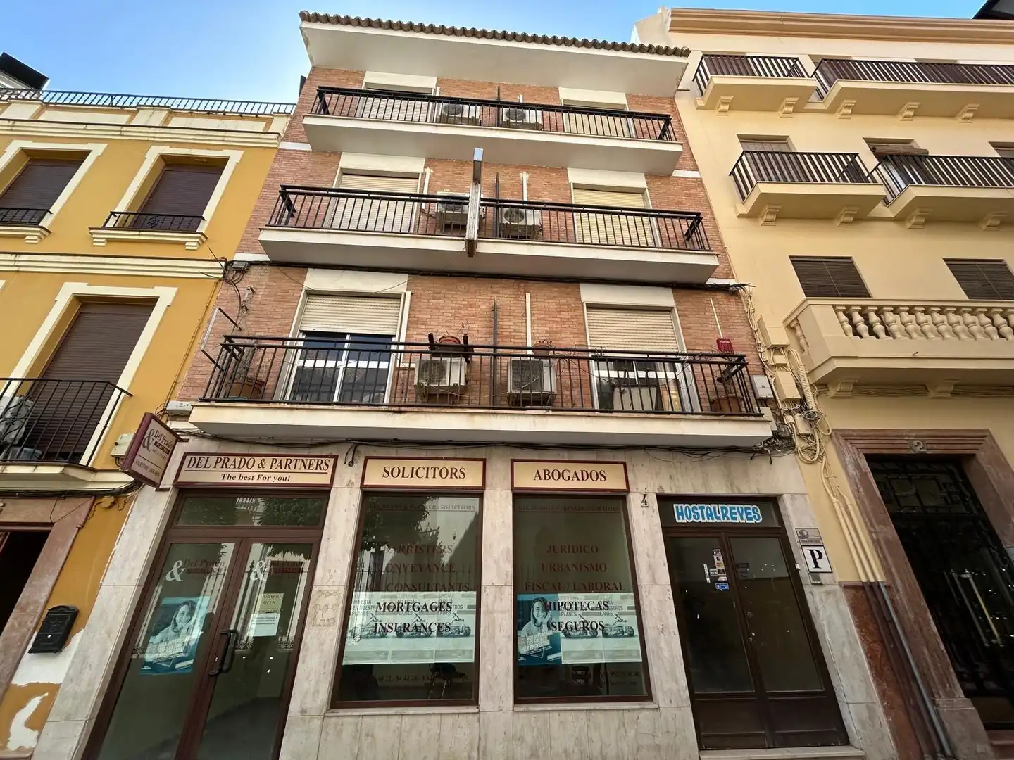Vista exterior de Edificio en venta en Antequera