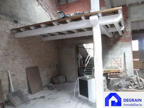 Casa adosada en venda en Oviedo  amb Jardí privat