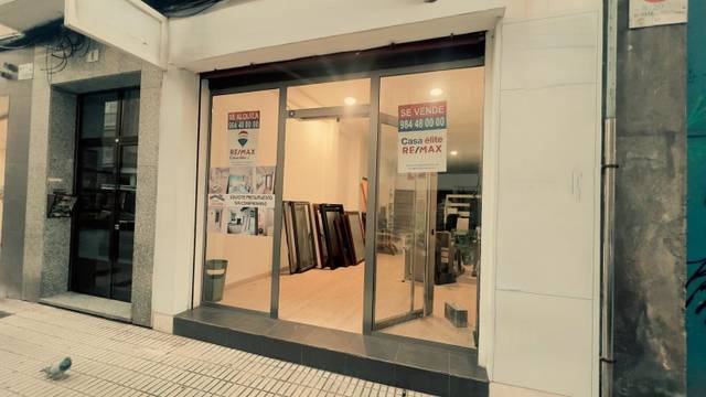 Local comercial en Alquiler en Laviada