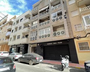 Vista exterior de Apartament en venda en Torrevieja amb Traster, Moblat i Balcó