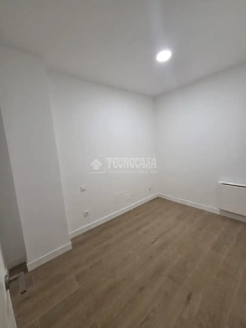 Habitación de Piso en venta en Madrid con Calefacción