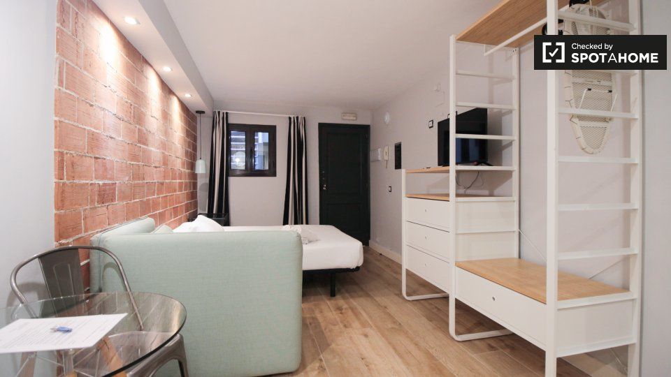 Dormitori de Pis de lloguer en  Barcelona Capital amb Aire condicionat, Calefacció i Moblat