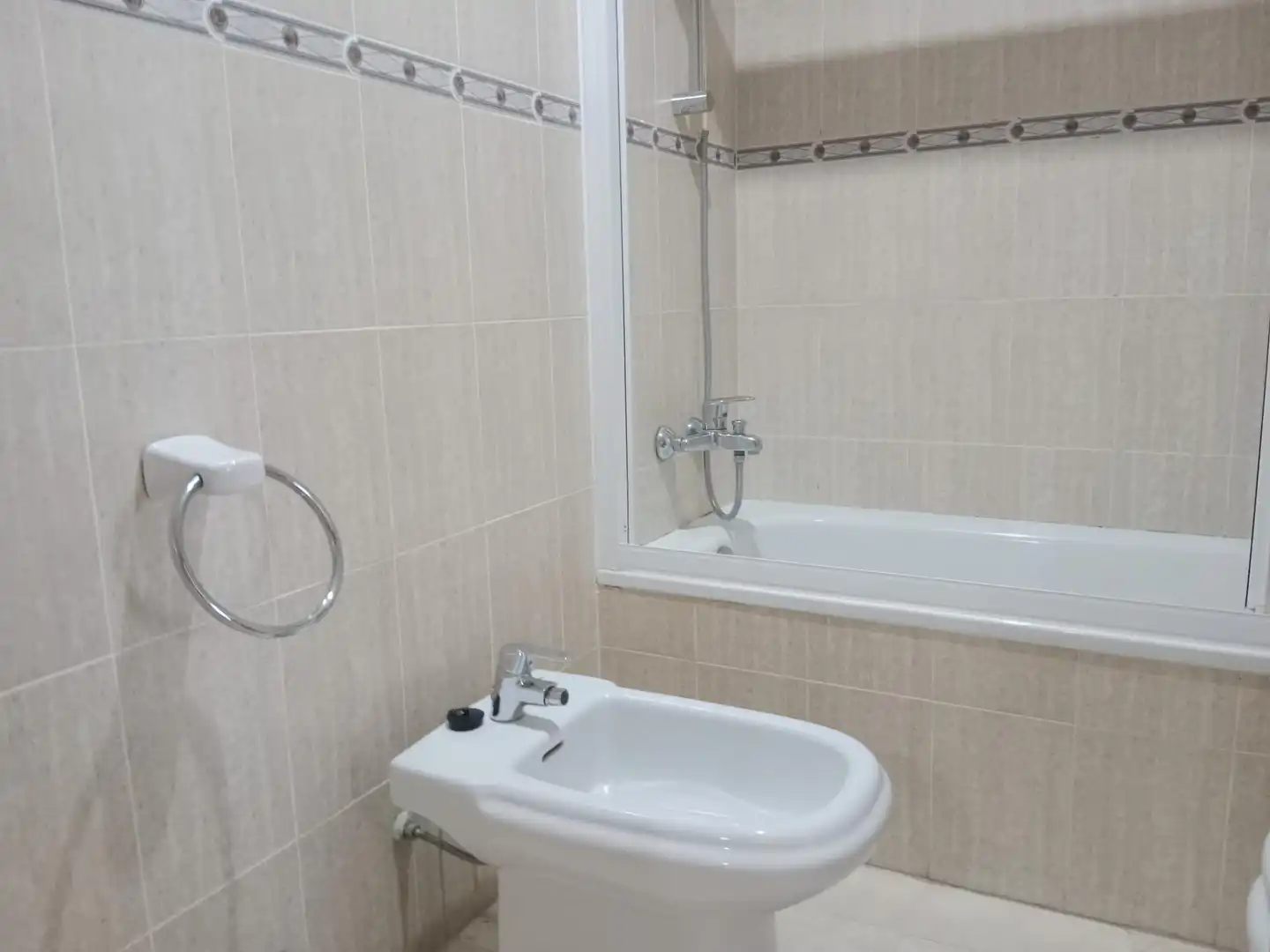 Badezimmer von Wohnungen zur Miete in L'Alfàs del Pi mit Klimaanlage, Heizung und Möbliert