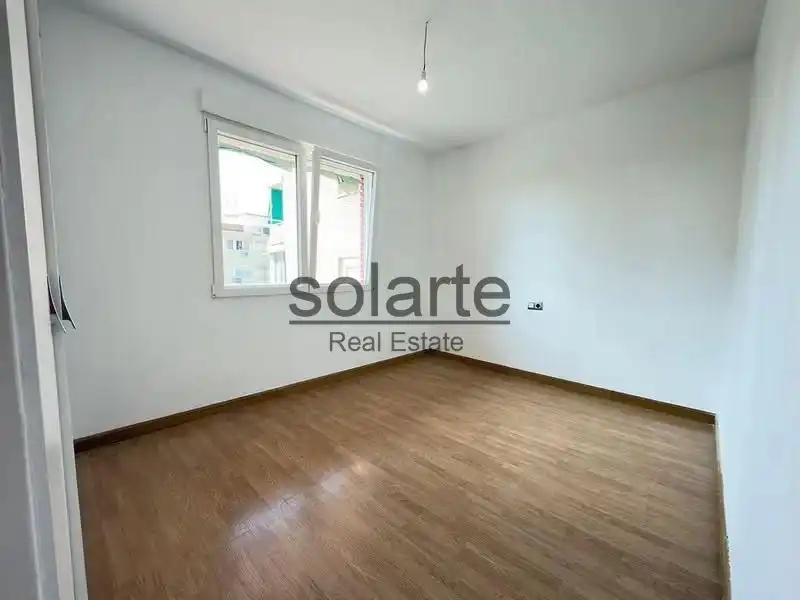 Dormitori de Planta baixa en venda en L'Hospitalet de Llobregat amb Parquet i Balcó