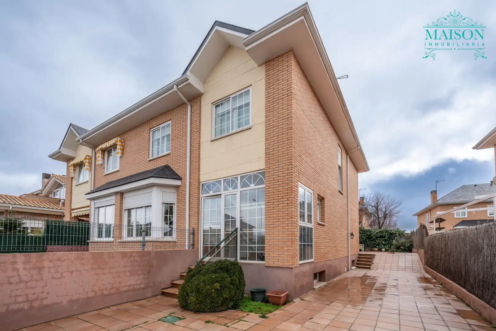 Vista exterior de Casa o chalet en venta en El Casar con Calefacción y Jardín privado
