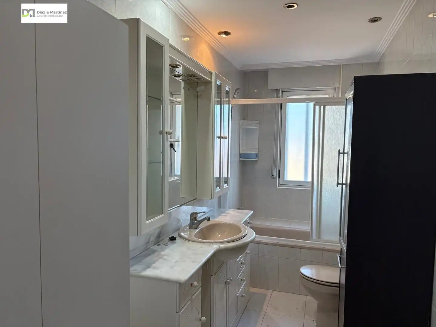 Bathroom of Flat for sale in San Andrés del Rabanedo  with Heating and Parquet flooring