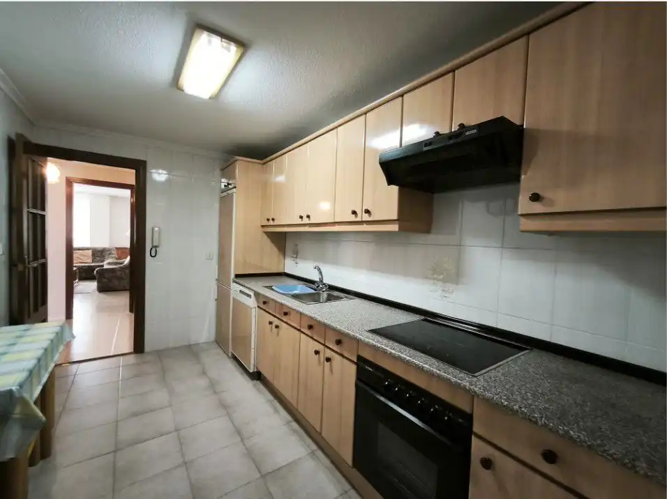 Cocina de Piso en venta en Salamanca con Calefacción, Terraza y Trastero