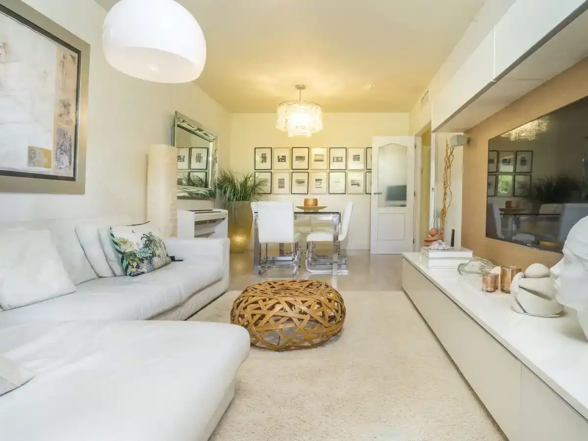 Sala d'estar de Apartament en venda en Marbella amb Aire condicionat i Piscina