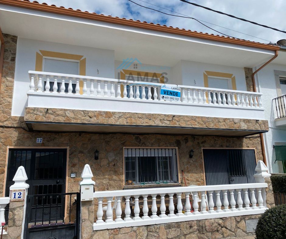 Vista exterior de Casa o xalet en venda en Pueblonuevo de Miramontes amb Terrassa, Moblat i Rentadora
