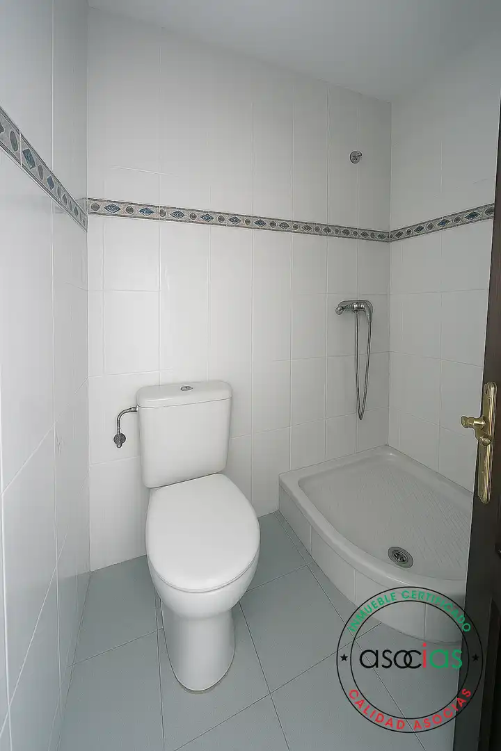 Baño de Local en venta en Teverga con Amueblado