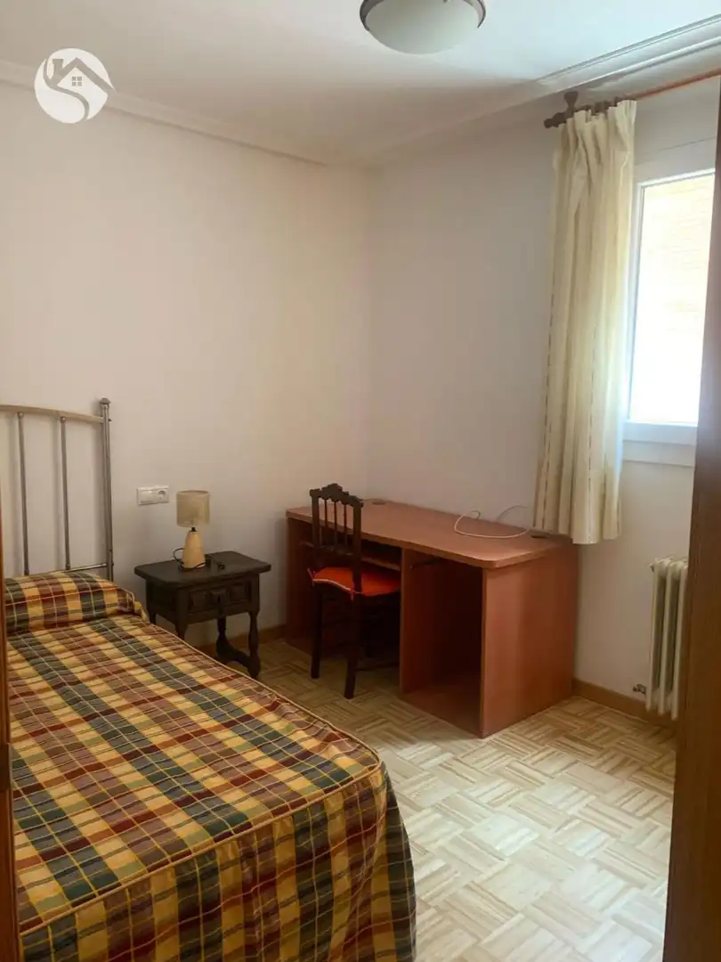 Habitación de Piso de alquiler en Cuenca con Aire acondicionado, Calefacción y Amueblado