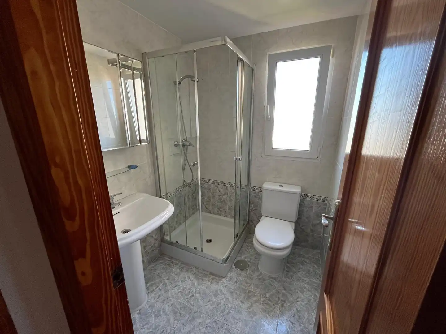 Badezimmer von Wohnung zur Miete in El Campello mit Balkon und Gemeinschaftspool