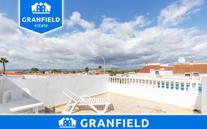 Vista exterior de Casa adosada en venda en Torrevieja amb Aire condicionat, Jardí privat i Terrassa