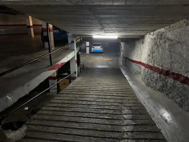 Parkplatz von Garage zum Verkauf in Girona