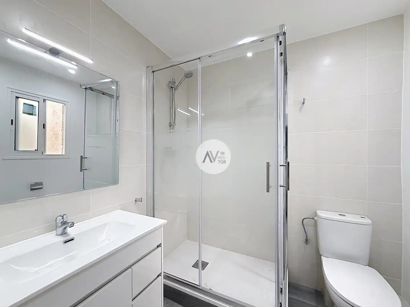 Baño de Apartamento en venta en Barcelona con Terraza y Balcón