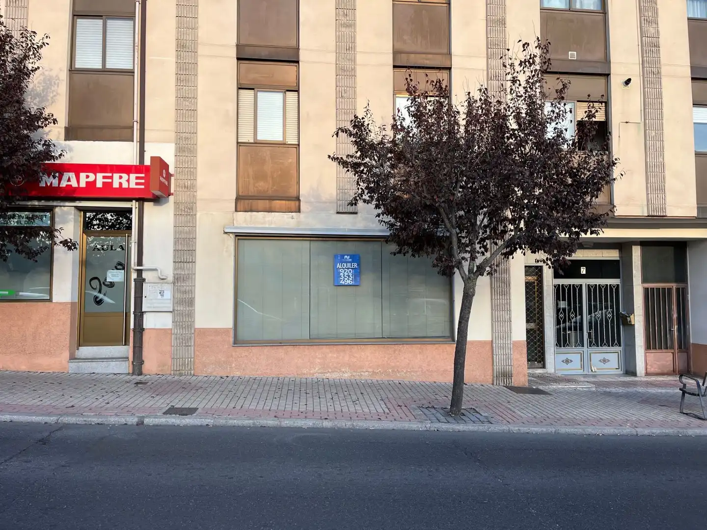 Vista exterior de Local de alquiler en Ávila