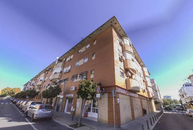 Local comercial en Venta en C/ Esturión en San Jerónimo - La Bachillera