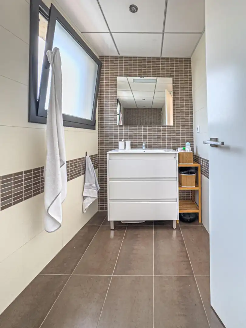 Baño de Casa adosada en venta en Sant Pere de Ribes con Aire acondicionado, Calefacción y Parquet