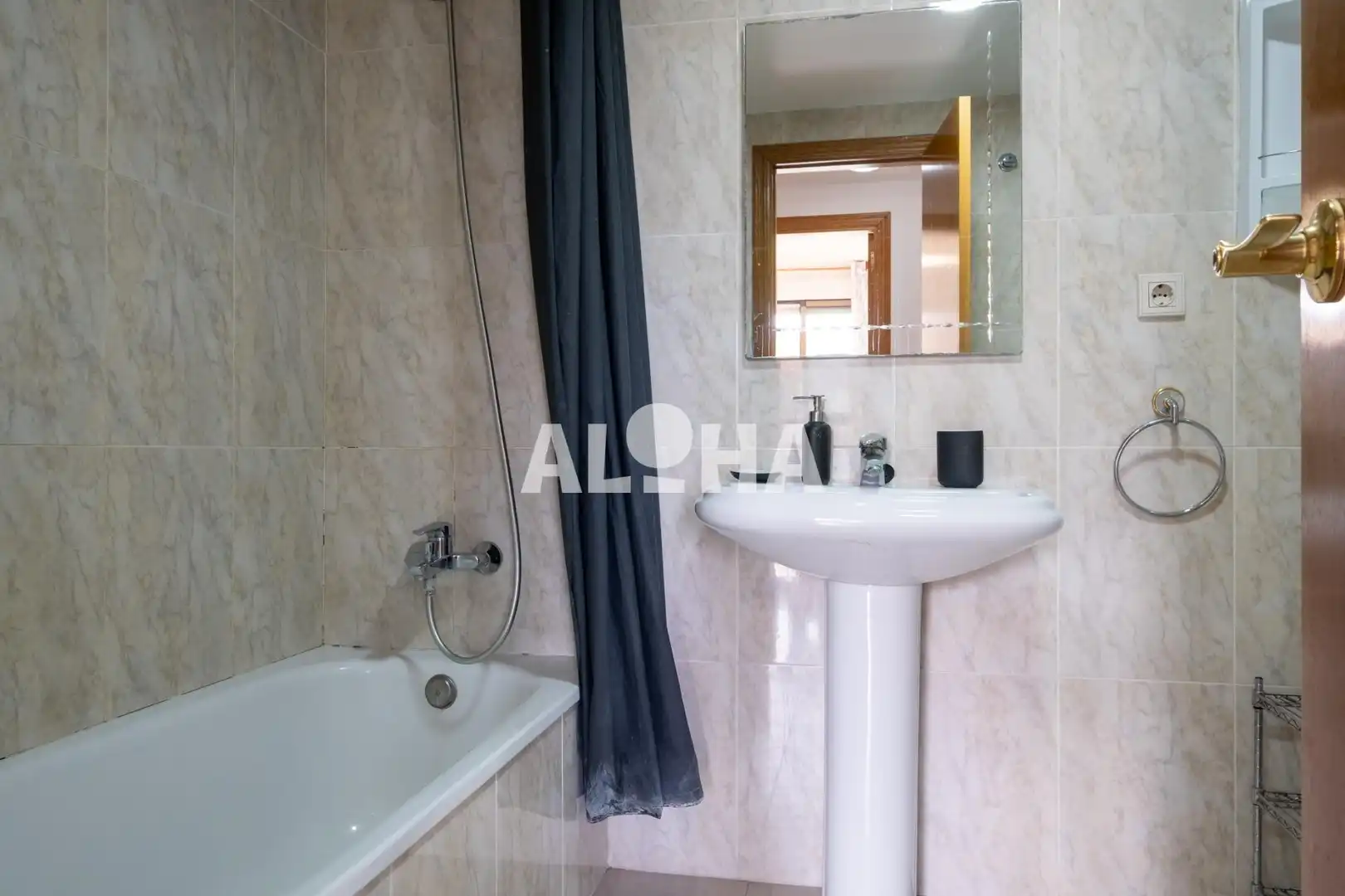 Bany de Apartament de lloguer en Moncada amb Aire condicionat, Moblat i Piscina comunitària