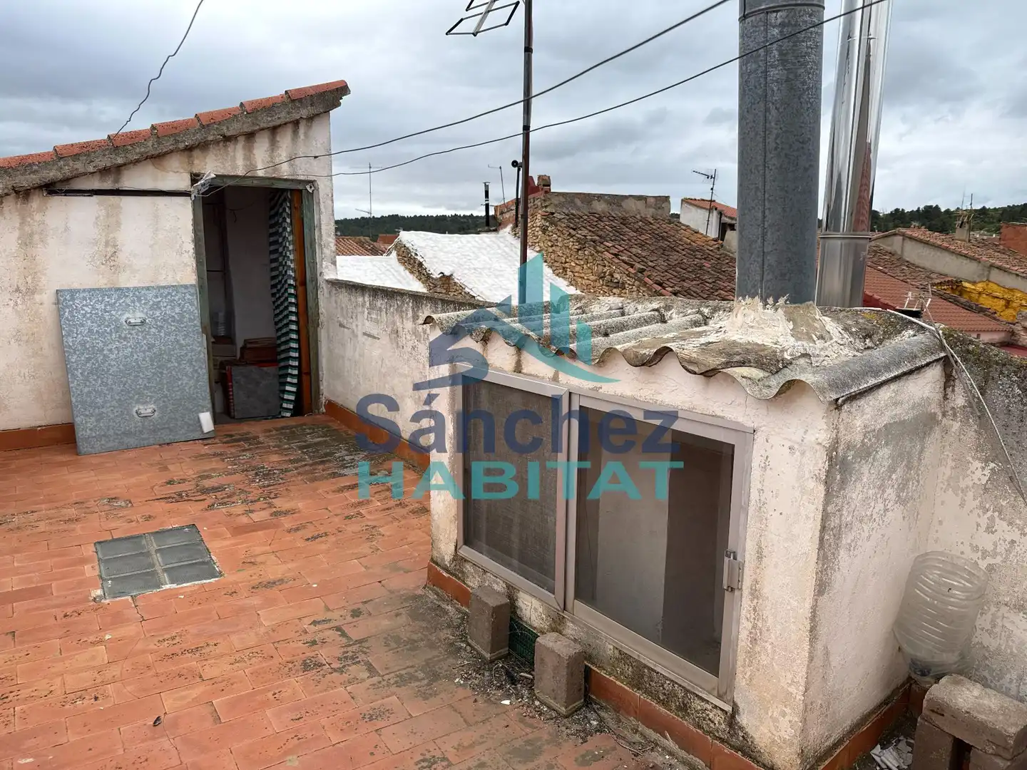 Vista exterior de Finca rústica en venta en Aras de los Olmos con Terraza
