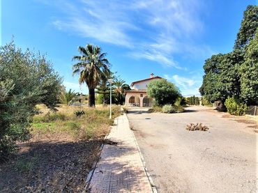 Detached house with pool for sale in La Algoda - Matola - Llano de San José