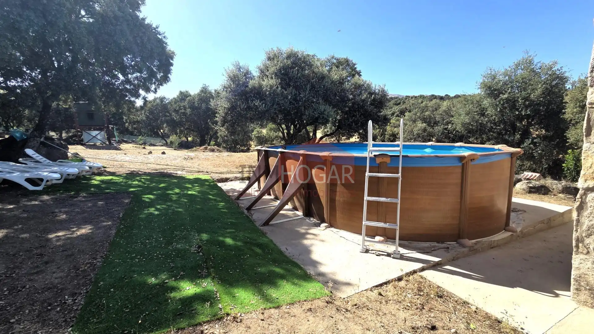 Piscina de Finca rústica en venda en Burgohondo amb Jardí privat, Piscina i Moblat