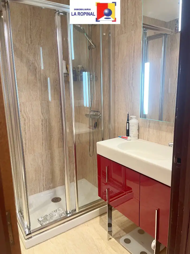Bathroom of Flat for sale in Salamanca  with Heating, Parquet flooring and Furnished