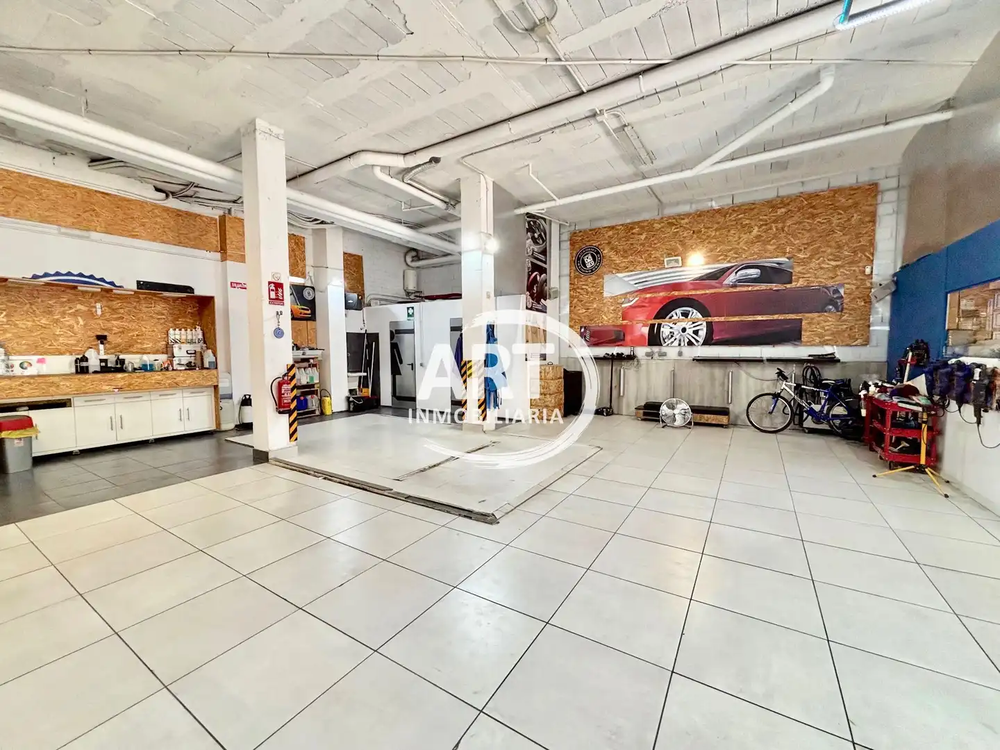 Vista exterior de Local en traspaso en Valencia con Aire acondicionado