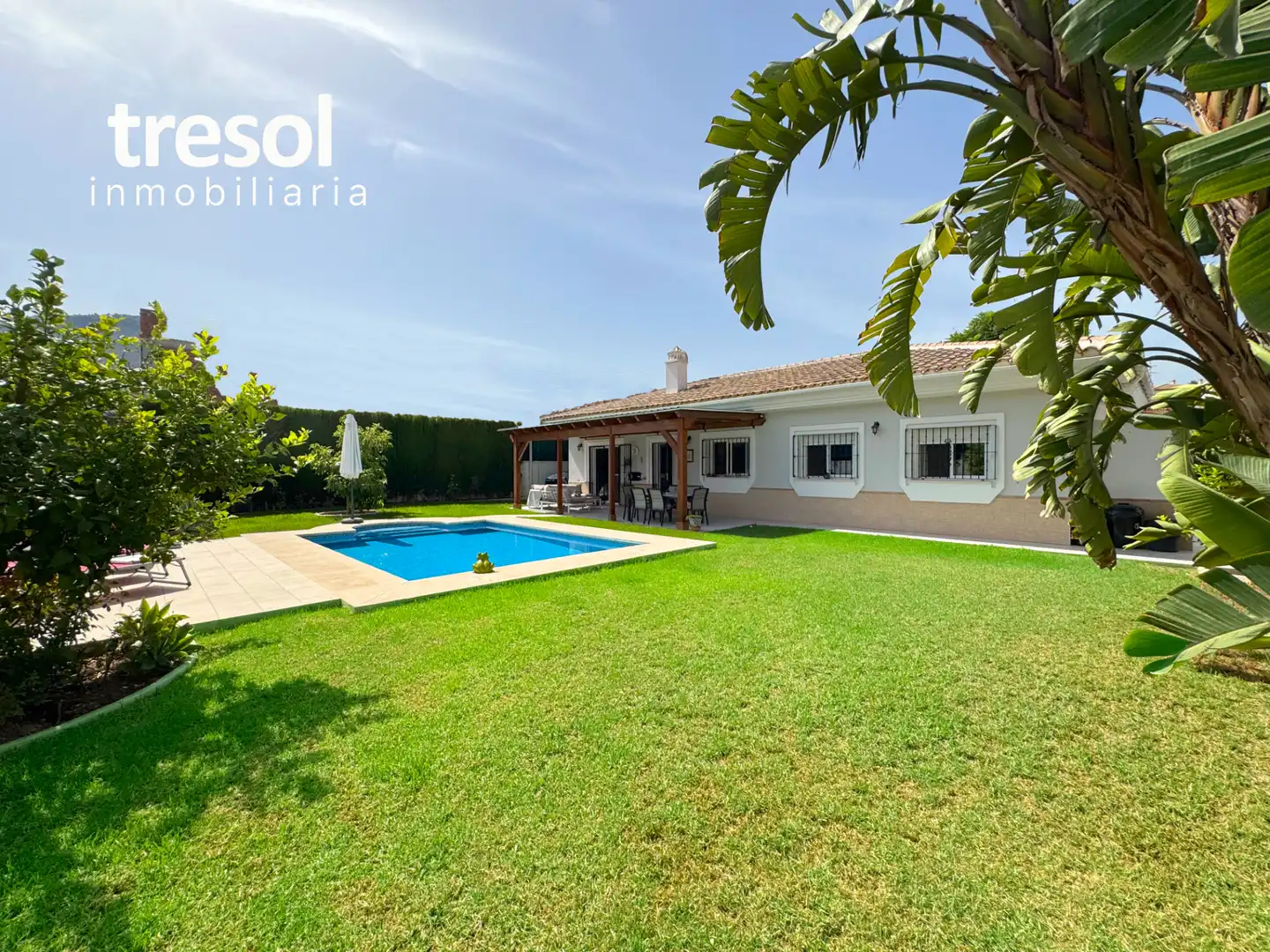 Chalet con piscina en venta en Capellanía - Retamar
