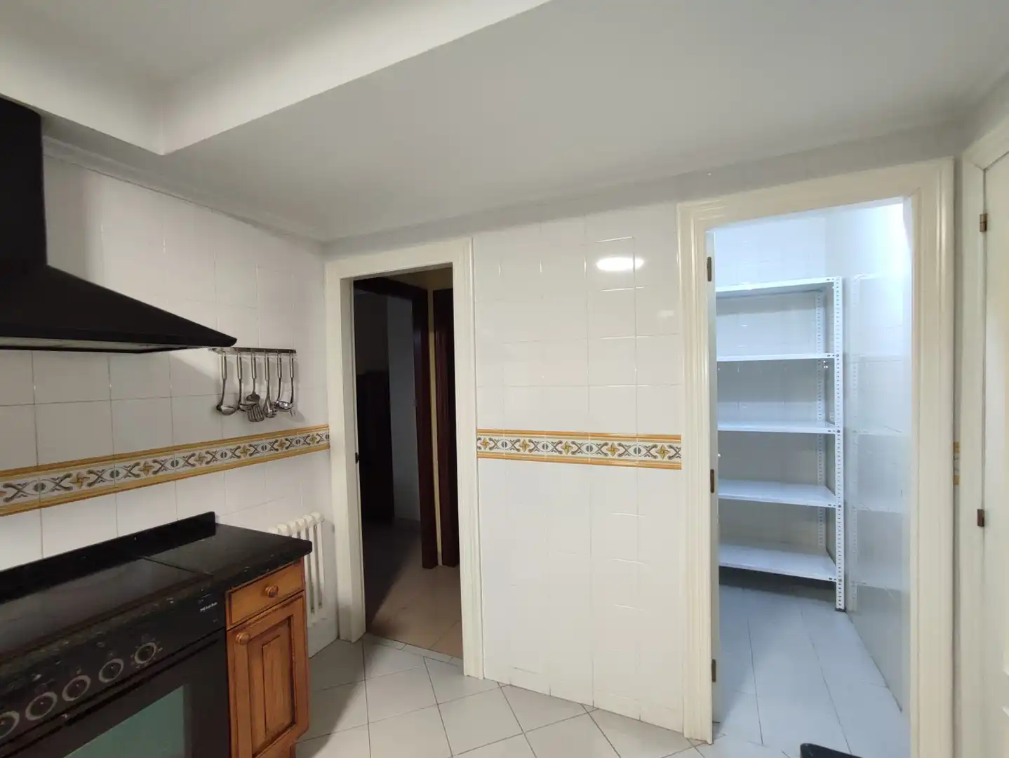 Cocina de Piso de alquiler en Gijón  con Calefacción, Parquet y Amueblado