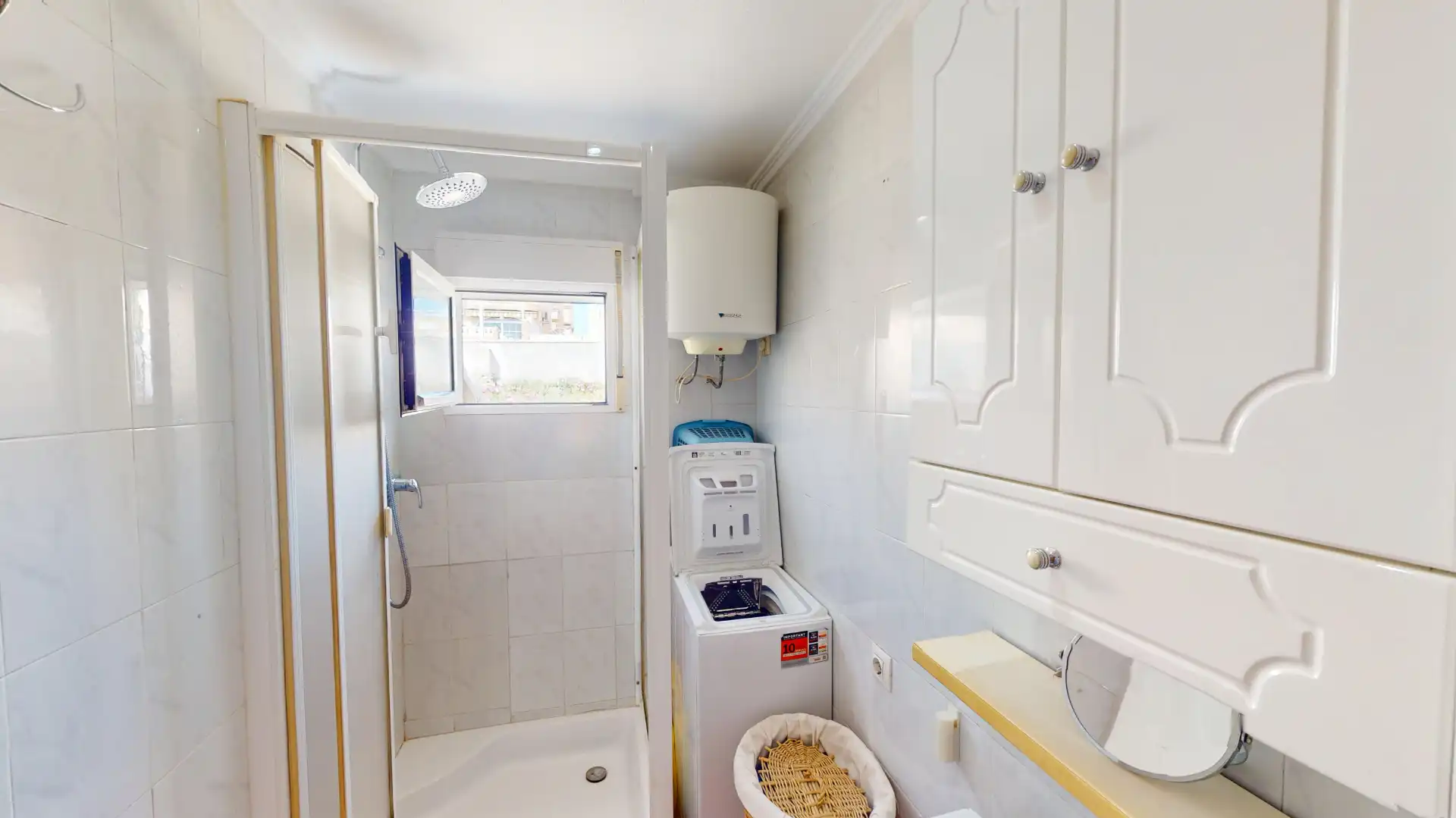 Badezimmer von Wohnung zum Verkauf in Elche / Elx mit Klimaanlage, Möbliert und Ofen