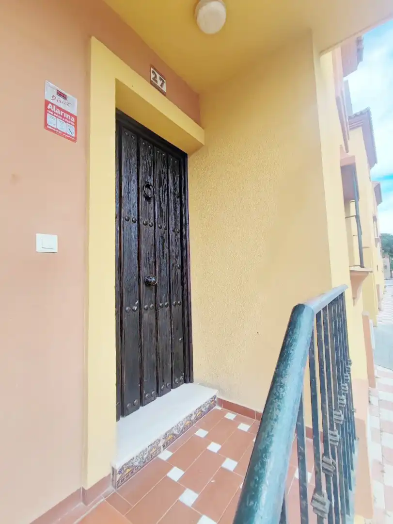 Vista exterior de Casa adosada en venda en Los Barrios amb Alarma