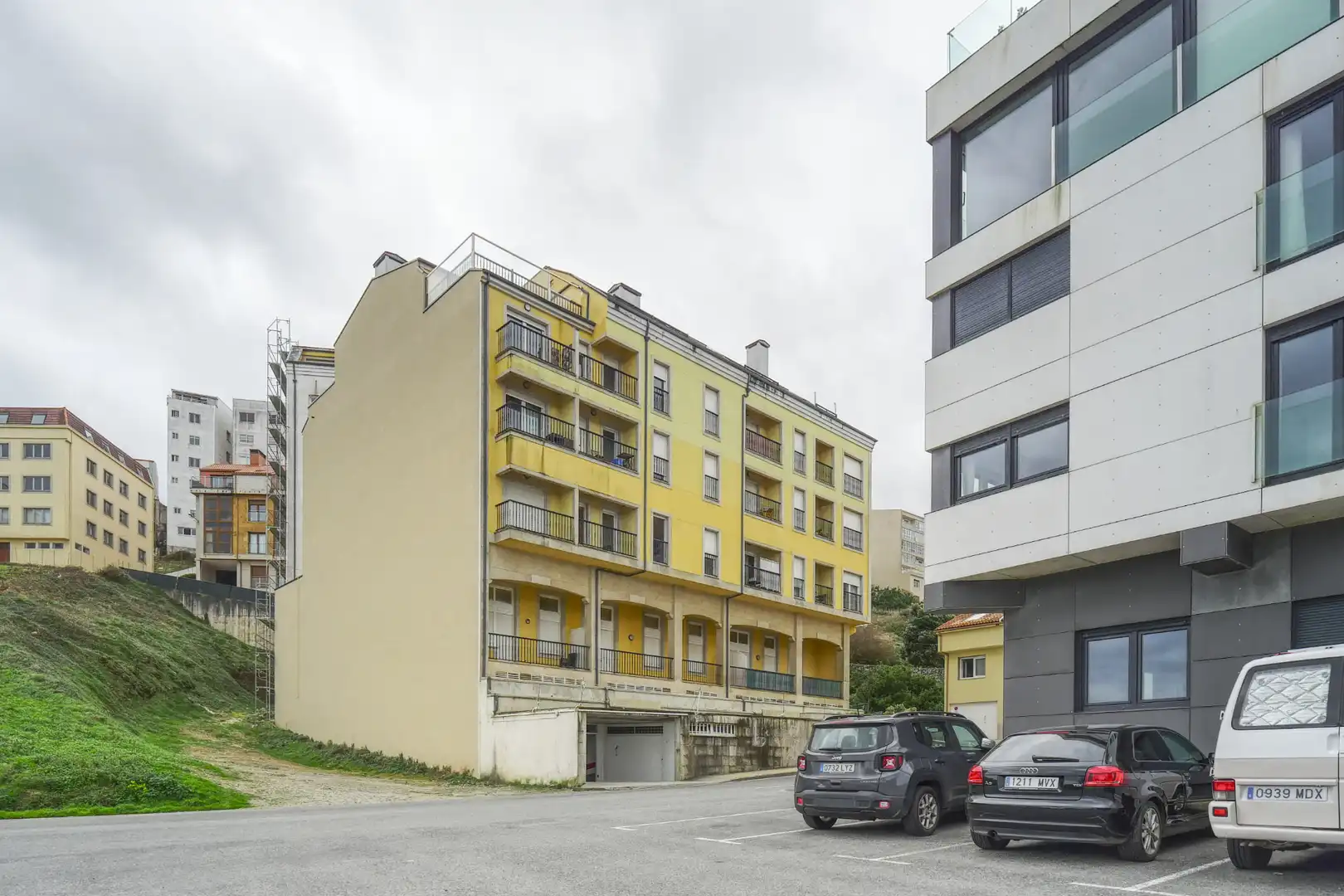 Vista exterior de Pis en venda en Malpica de Bergantiños amb Calefacció, Terrassa i Traster