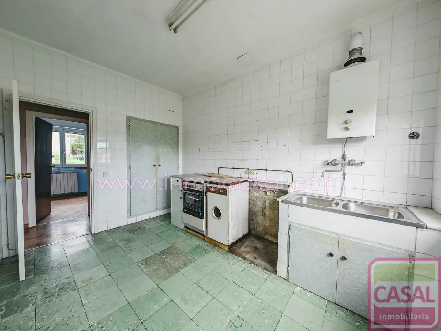 Kitchen of Houses for sale in Oviedo   with Heating and Storage room