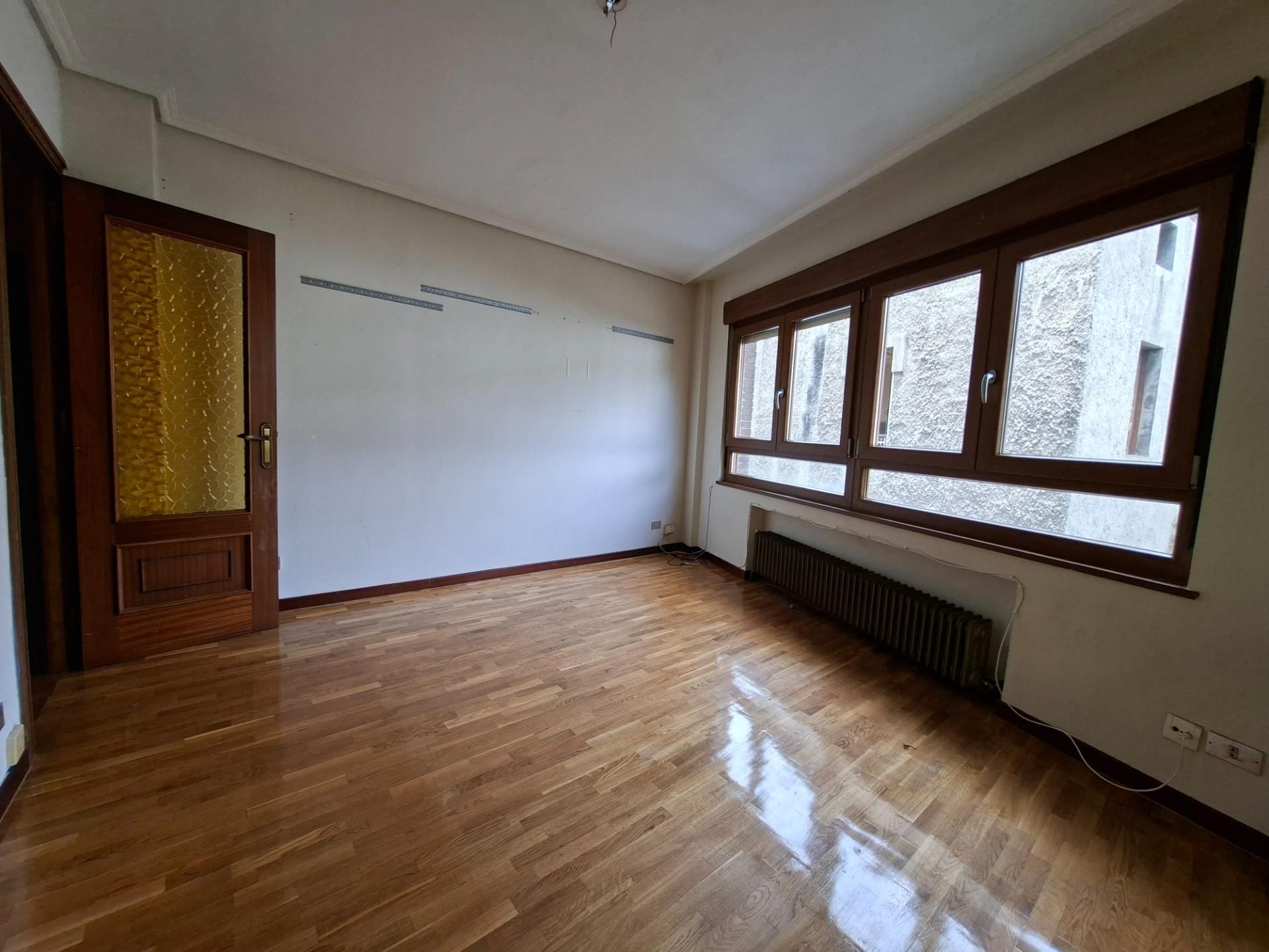 Dormitori de Pis en venda en Noreña amb Traster