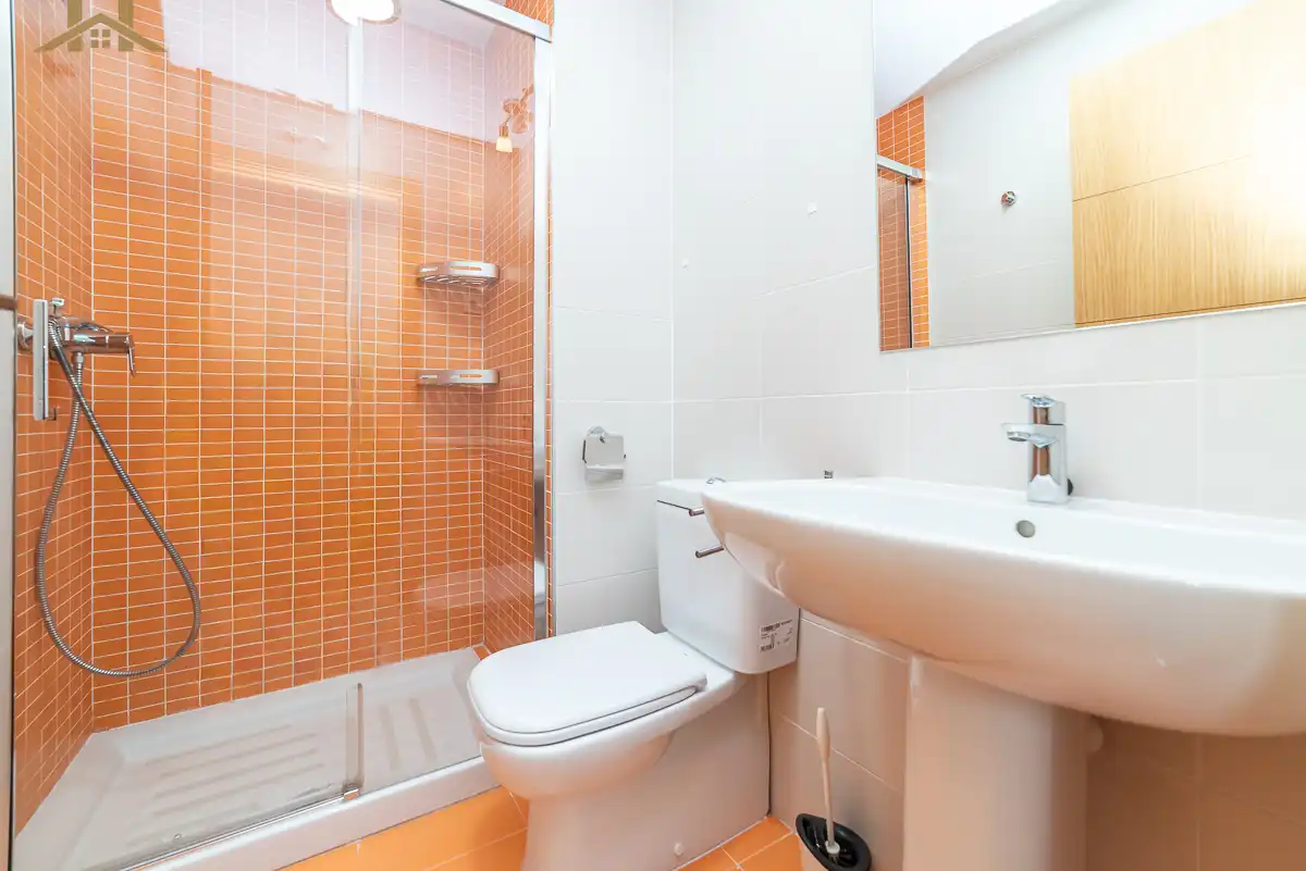 Baño de Piso en venta en Guadarrama con Aire acondicionado, Calefacción y Piscina comunitaria