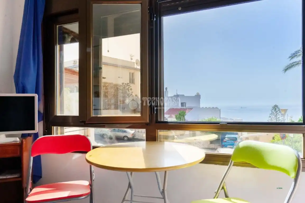 Detached homes for sale in C. Eduardo VII, Castell del Rey