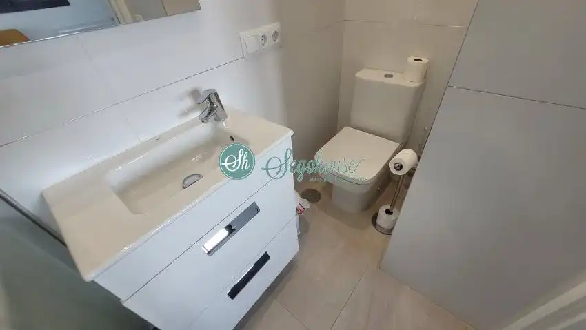 Baño de Piso de alquiler en Segovia con Aire acondicionado, Calefacción y Terraza