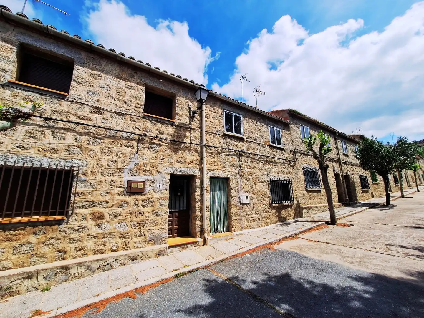 Exterior view of Houses for sale in San Bartolomé de Pinares  with Terrace and Storage room
